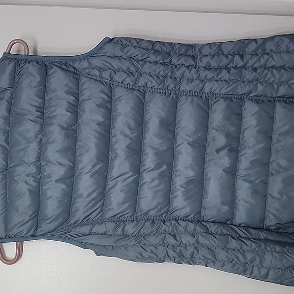 32 Degrees Lightweight puffy vest. Size Medium - Picture 5 of 5